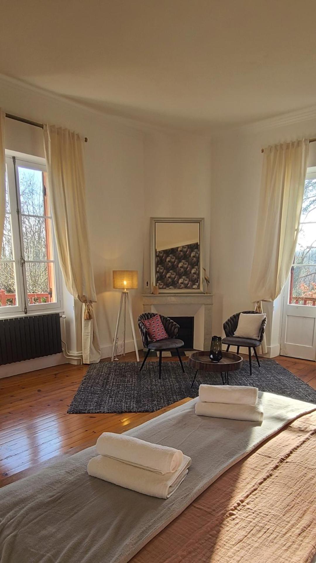 Le Manoir Du Moulin De Madame Bed & Breakfast Villeneuve-sur-Lot Ruang foto