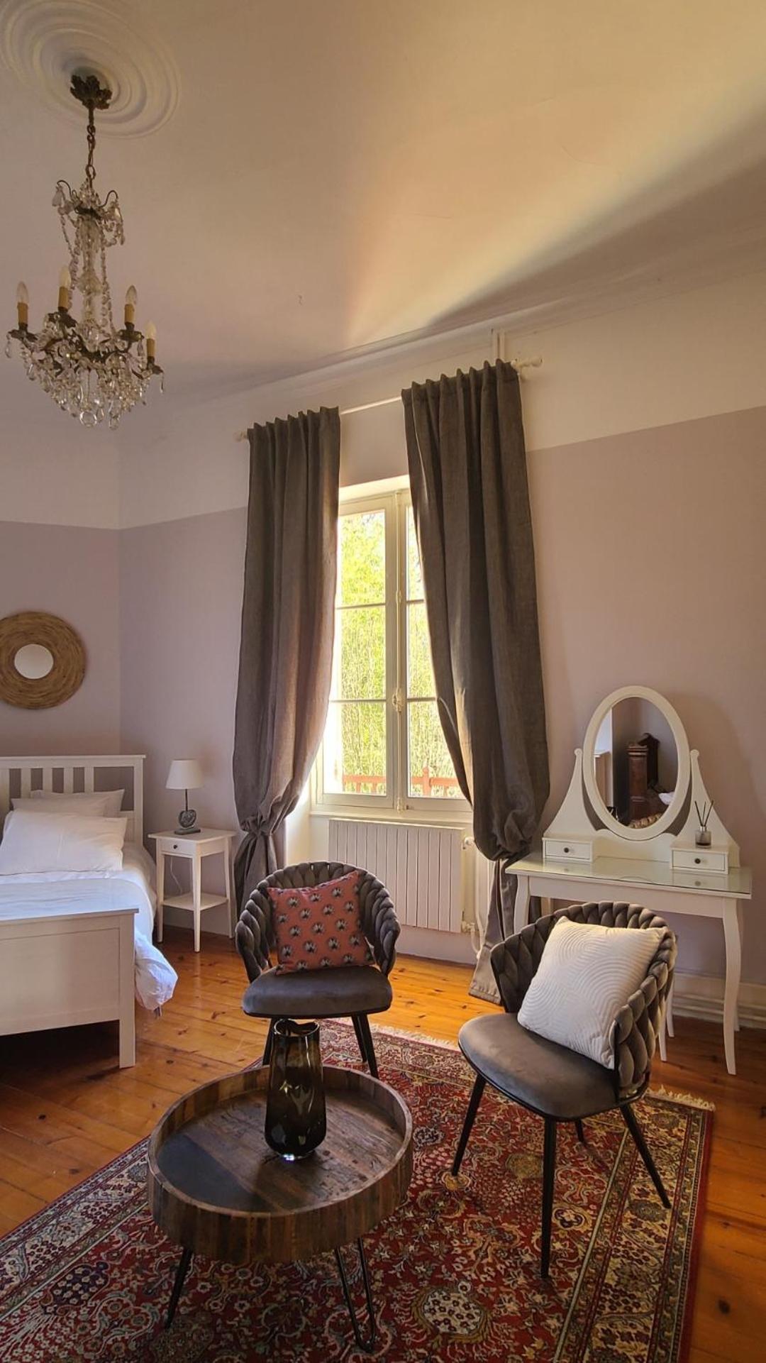 Le Manoir Du Moulin De Madame Bed & Breakfast Villeneuve-sur-Lot Bagian luar foto